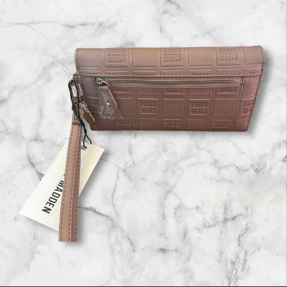 ***SOLD****Steve Madden Tan Embossed Wristlet - Picture 3 of 4